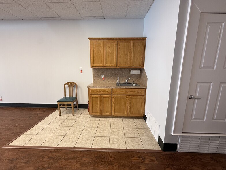 More Photos Of 113 E 3rd St, Taylor Storefront Retail Office For Lease