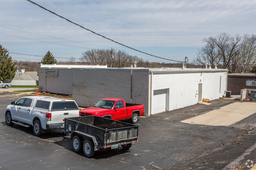 More Photos Of 8190 Hickman Rd, Clive Freestanding For Sale