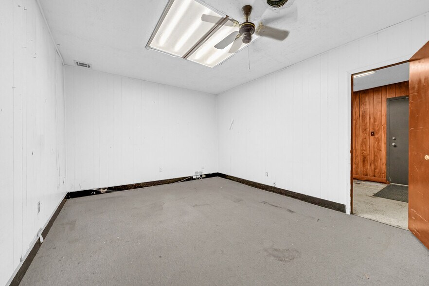 More Photos Of 406 Preston Ave, Pasadena Warehouse For Lease