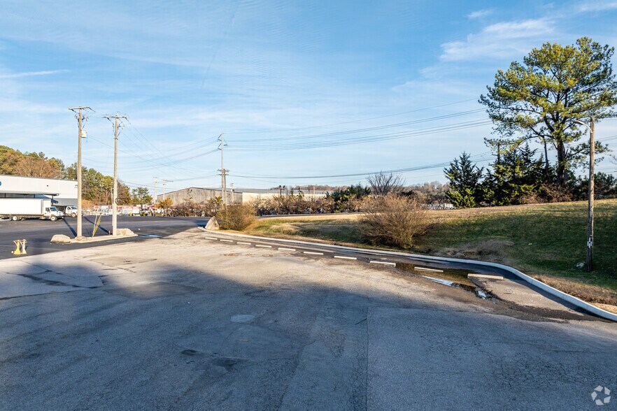 More Photos Of 1540 Amherst Rd, Knoxville Warehouse For Lease