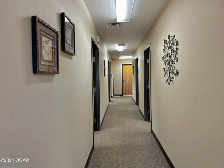 More Photos Of 2702 Cunningham Ave, Joplin Medical For Lease