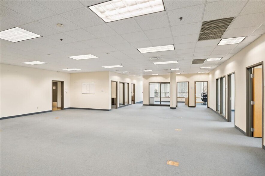 More Photos Of 119 White Oak Dr, Berlin Manufacturing For Sale