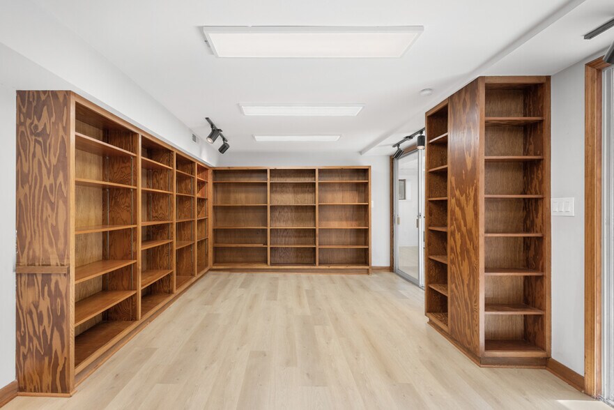 More Photos Of 130 Emmitt Ave, Madison Office For Sale