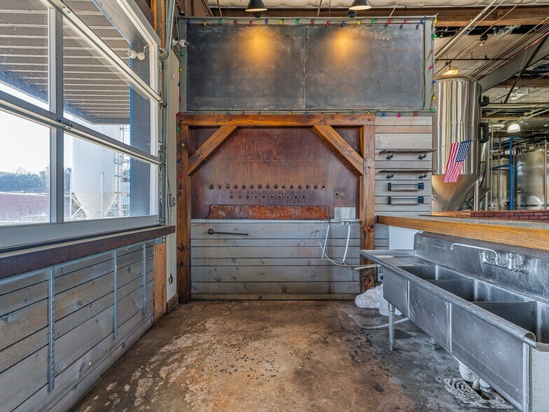 More Photos Of 212 S Green St, Morganton Bar For Sale