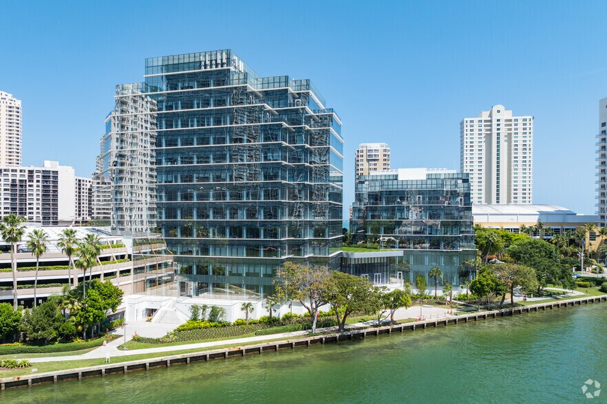 More Photos Of 601 Brickell Key Dr, Miami Coworking Space