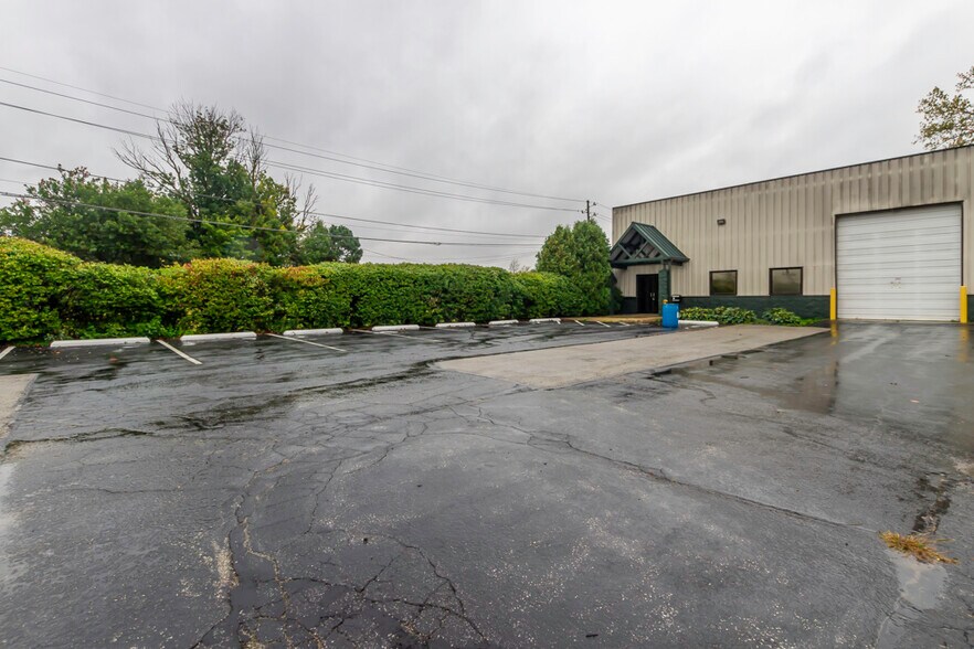 More Photos Of 2840 Mitthoeffer Pl, Indianapolis Warehouse For Sale