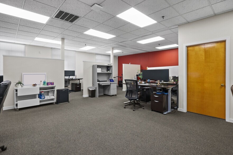 More Photos Of 105 Corporate Dr E, Langhorne Office For Sale
