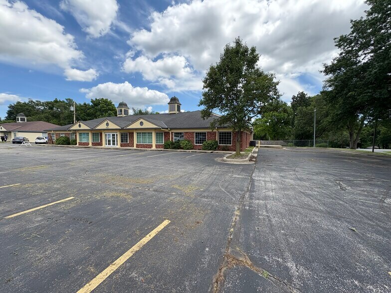 More Photos Of 4311 Ne Vivion Rd, Kansas City Storefront Retail Office For Sale