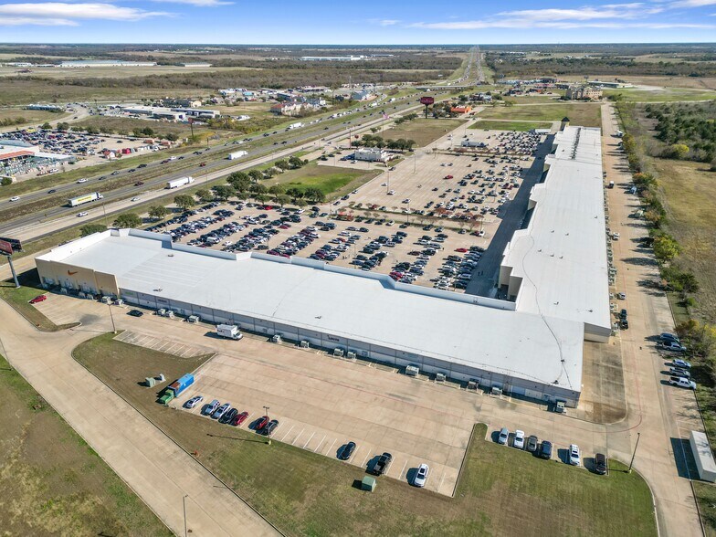 More Photos Of 301 Tanger Dr, Terrell Unknown For Lease