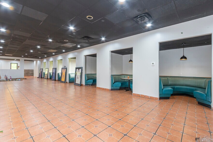 More Photos Of 1704-1710 W Main St, Central Restaurant For Lease