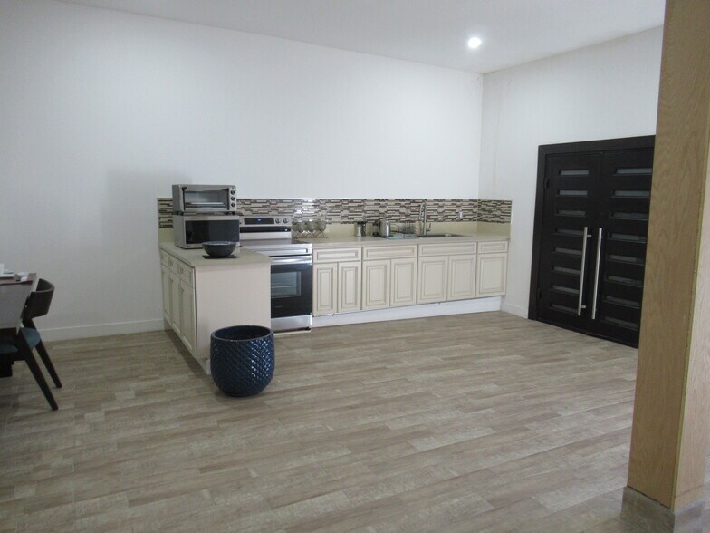 More Photos Of 1820 E Rosecrans Ave, Compton Storefront For Sale