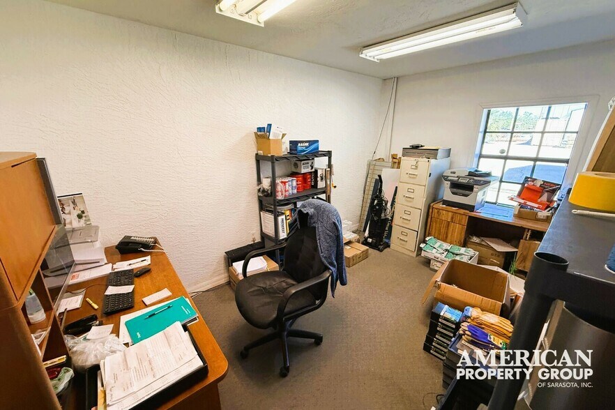 More Photos Of 5611 15th St E, Bradenton Freestanding For Lease