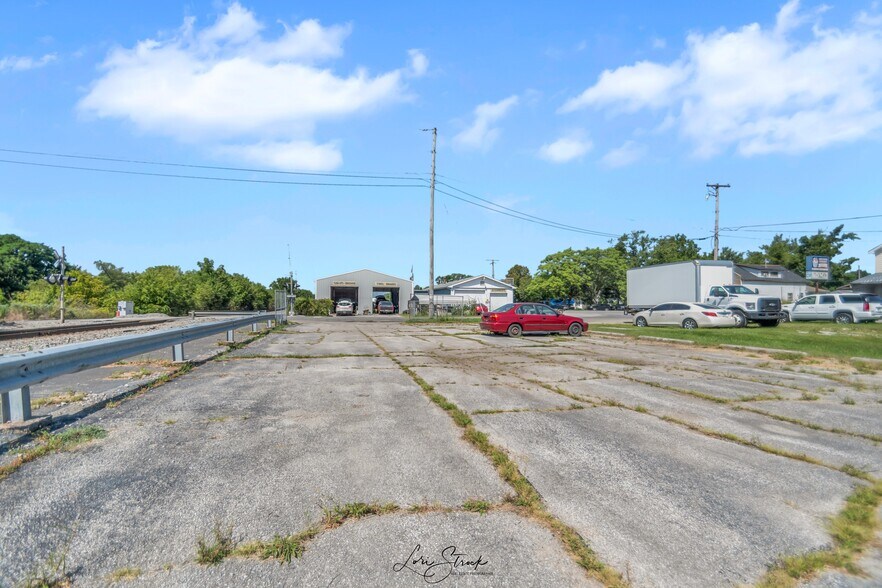 More Photos Of 300 Railroad Ave, Wheeler Auto Repair For Sale
