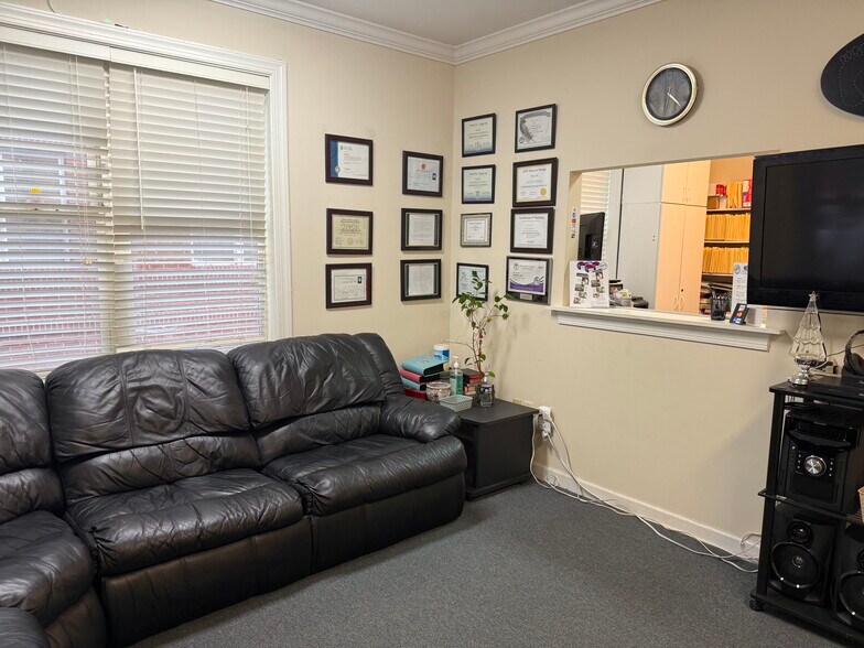 More Photos Of 5640 Six Forks Rd, Raleigh Office For Sale