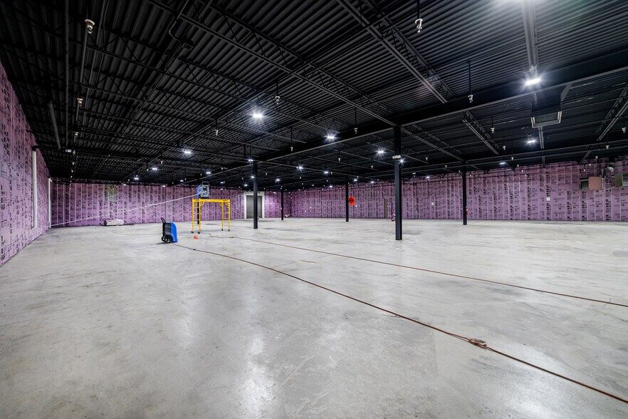 More Photos Of 330 E Route 22, Lake Zurich Warehouse For Lease