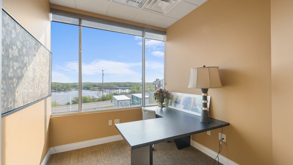 More Photos Of 2265 Bagnell Dam Blvd, Lake Ozark Office For Sale