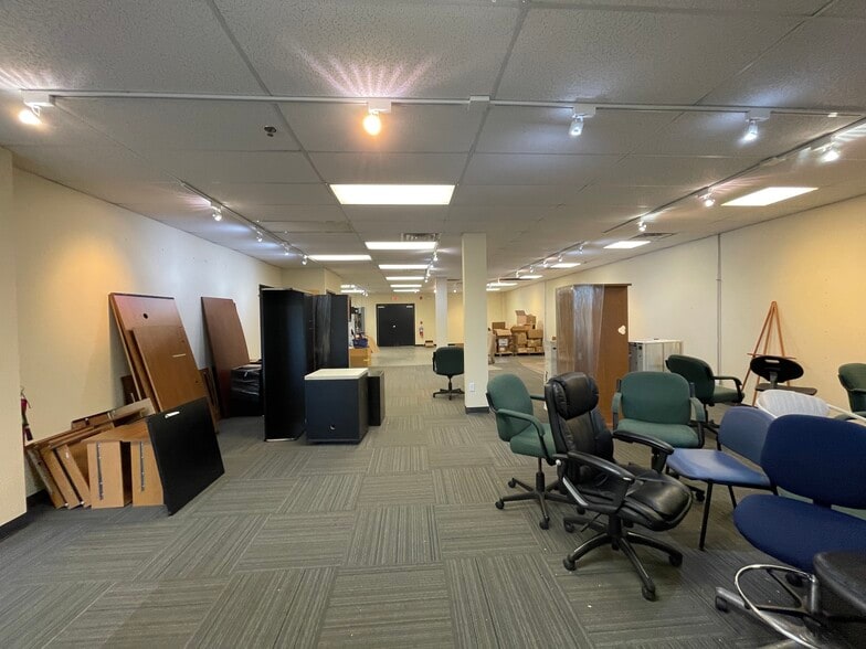 More Photos Of 1585 Beverly Ct, Aurora Warehouse For Sale