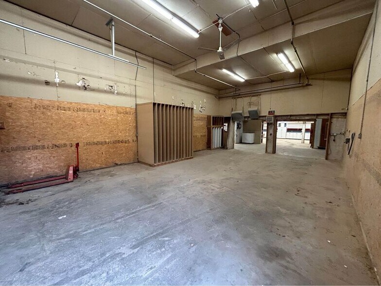 More Photos Of 701 1st St, Farmington Warehouse For Lease