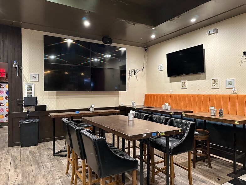 More Photos Of 141-143 N La Brea Ave, Los Angeles Restaurant For Sale