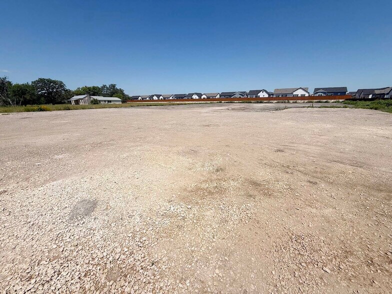 More Photos Of 600 County Road 263, Liberty Hill Specialty For Lease