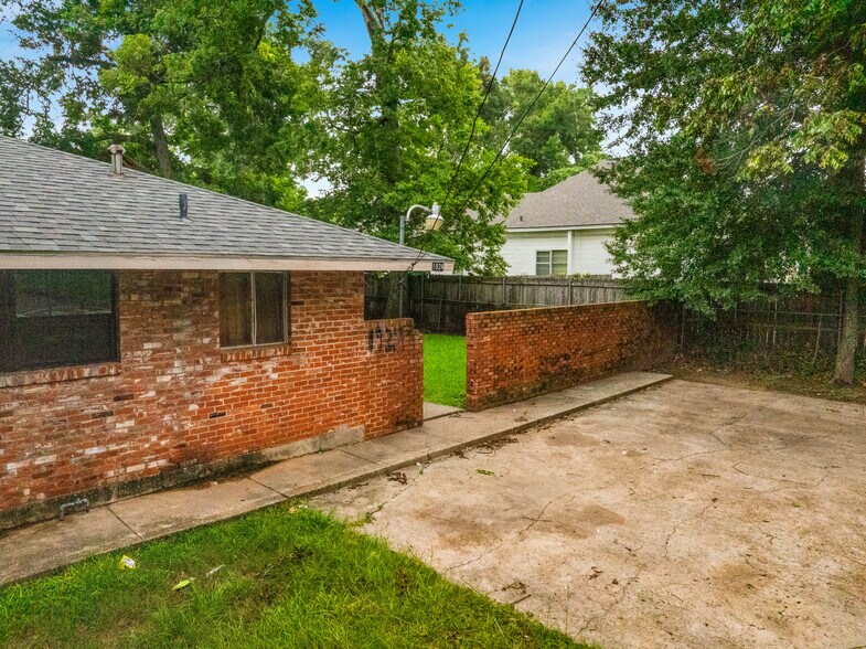More Photos Of 1920 Monroe St, Alexandria Apartments For Sale