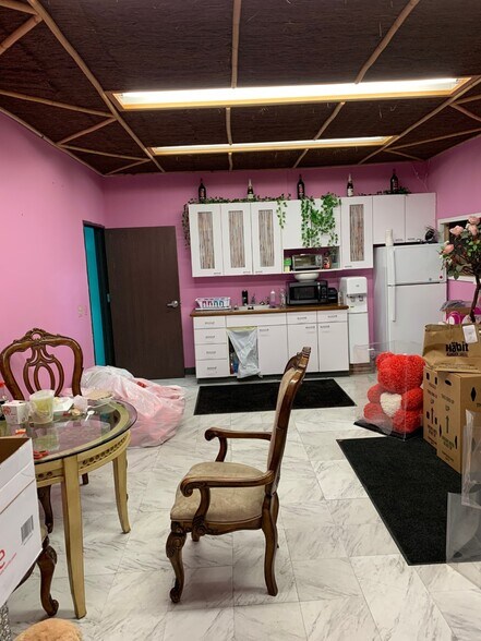 More Photos Of 15505-15515 Minnesota Ave, Paramount Warehouse For Lease