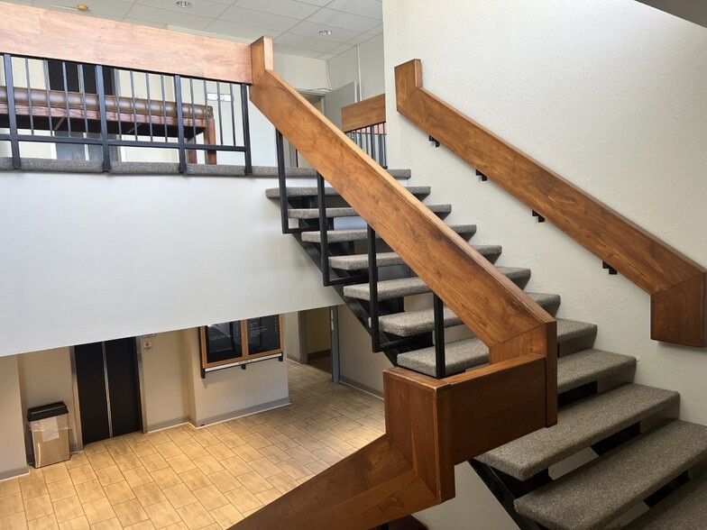 More Photos Of 6501 Arlington Expy, Jacksonville Office For Sale