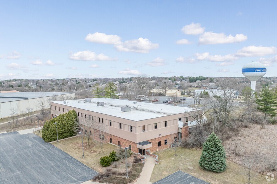 More Photos Of 1661 Summit Dr, Fort Atkinson Light Manufacturing For Sale