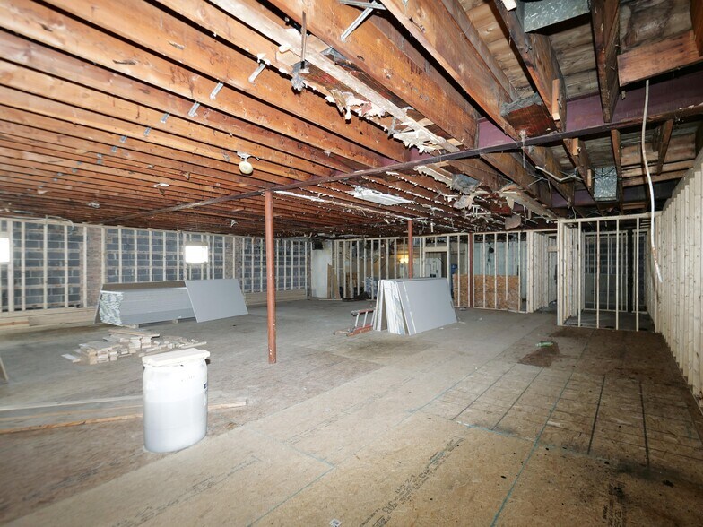 More Photos Of 5638 W Chicago Ave, Chicago Restaurant For Sale