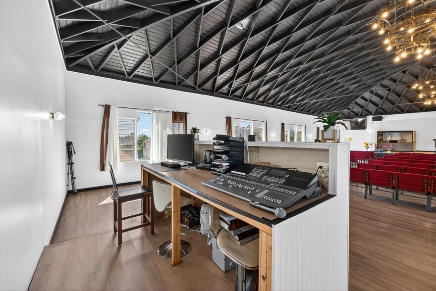 More Photos Of 7101 Menlo Ave, Los Angeles Religious Facility For Sale