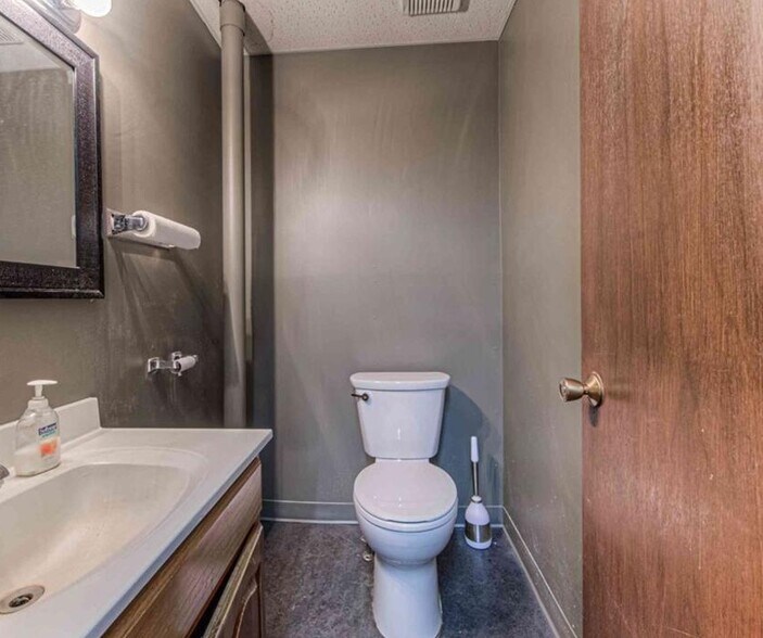 More Photos Of 95 Peel St, Wilmot Department Store For Sale