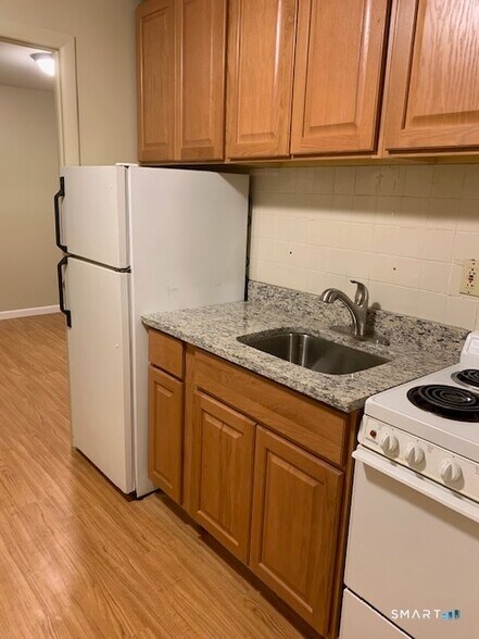 More Photos Of 174-176 Hillside Ave, Hartford Apartments For Sale