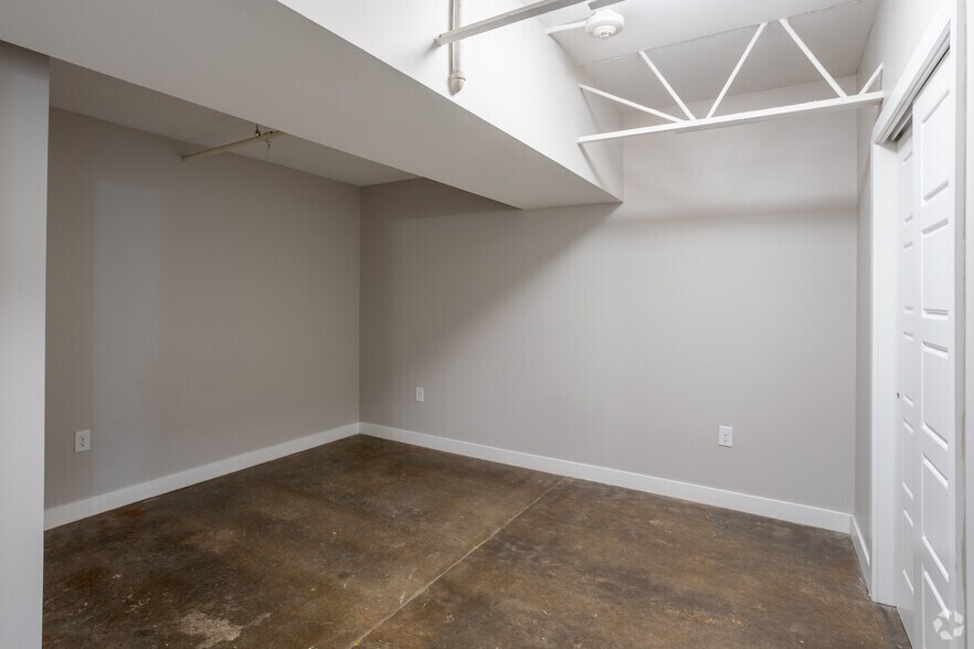 More Photos Of 717 Locust St, Des Moines Apartments For Lease