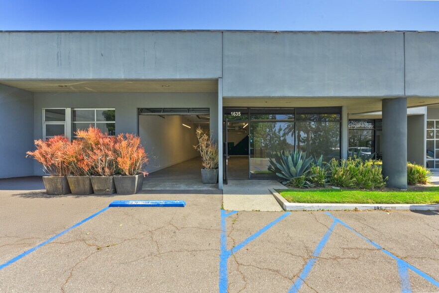 More Photos Of 1631-1645 16th St, Santa Monica Light Manufacturing For Lease