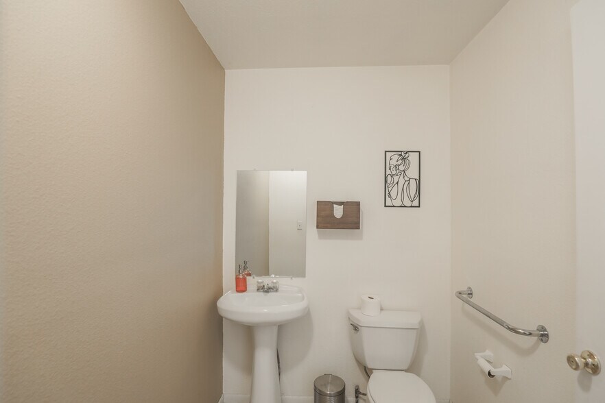 More Photos Of 1020 S Townsend Ave, Montrose Storefront Retail Office For Sale