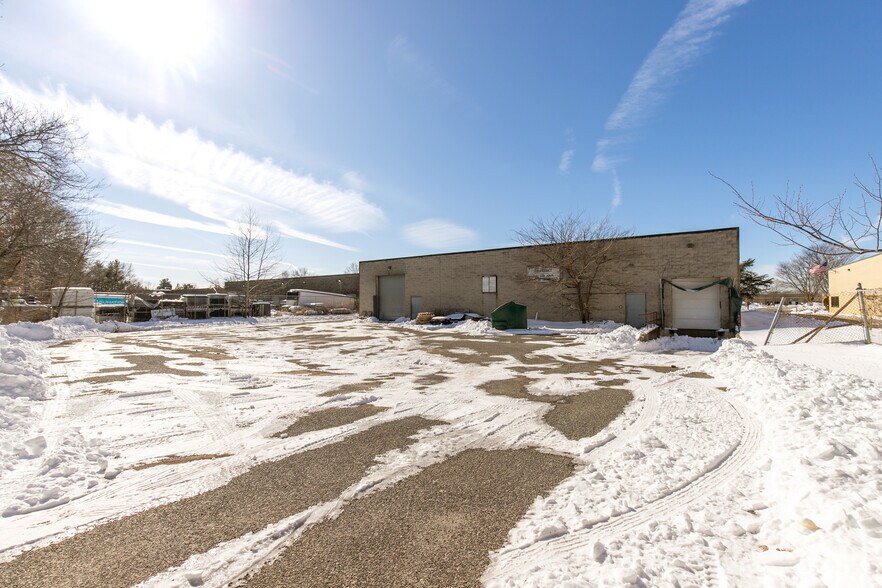 More Photos Of 161 Remington Blvd, Ronkonkoma Warehouse For Sale