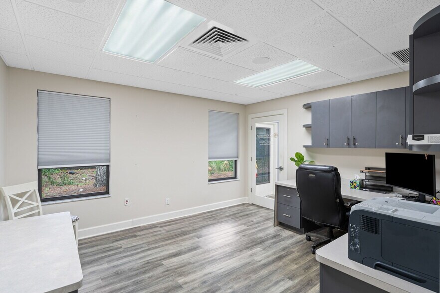 More Photos Of 6241 Arc Way, Fort Myers Office For Sale