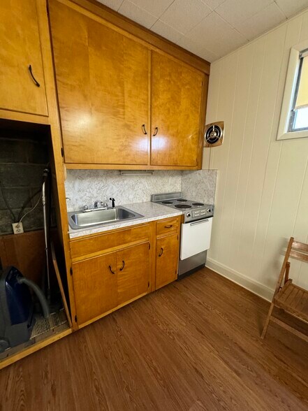 More Photos Of 937 Joyce Kilmer Ave, New Brunswick Auto Repair For Sale