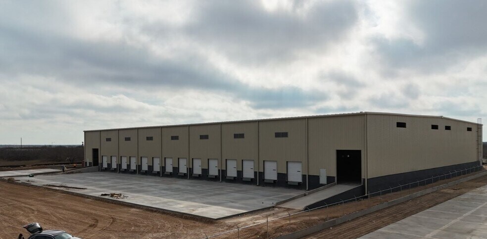 More Photos Of 1018 Dolores Blvd, Laredo Warehouse For Lease