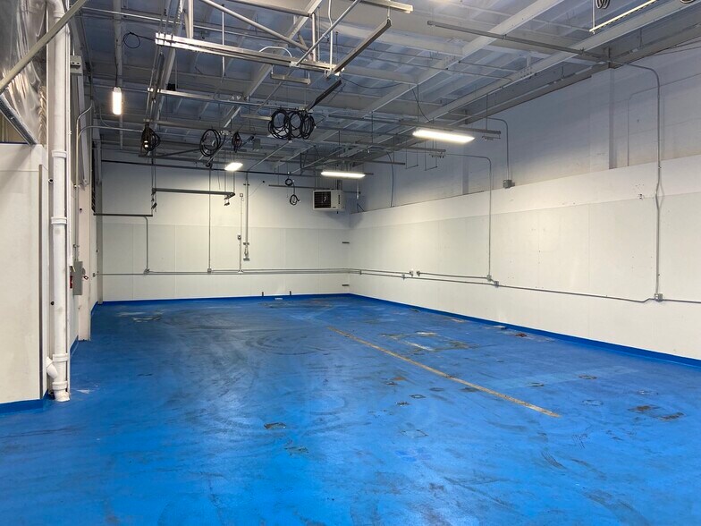More Photos Of 2500 Campbell St, Oakland Manufacturing For Lease