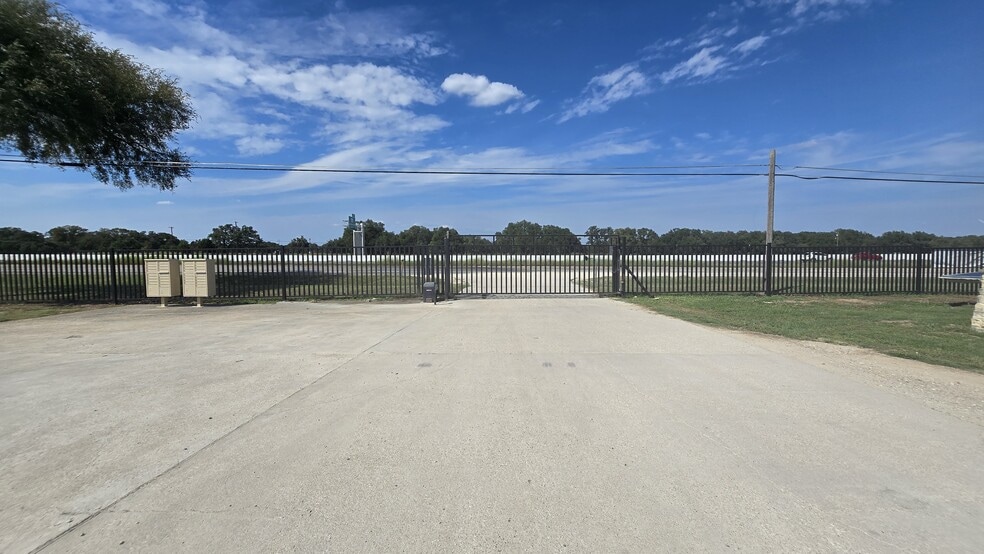 More Photos Of 4631 W US Highway 190, Belton Warehouse For Lease