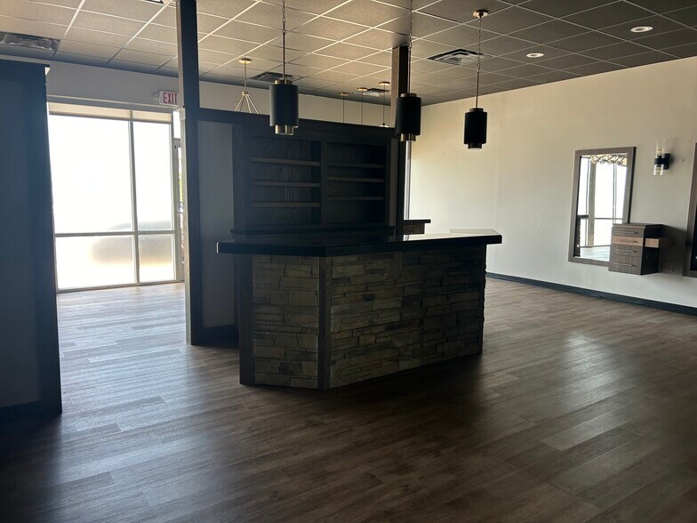 More Photos Of 338 S Andover Rd, Andover General Retail For Lease