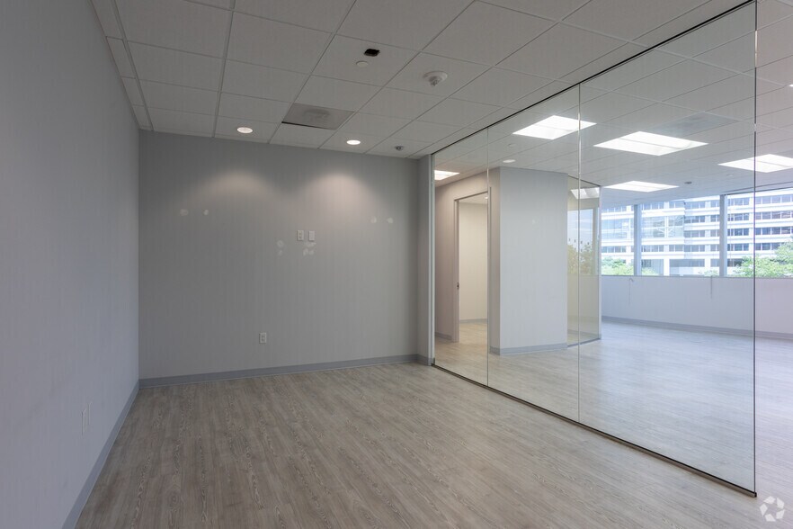 More Photos Of 8609 Westwood Center Dr, Vienna Office For Lease