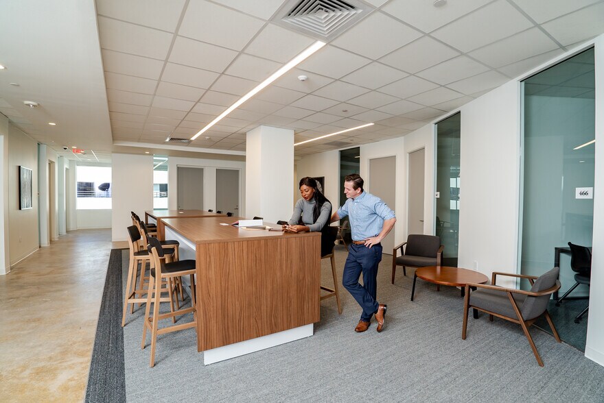 More Photos Of 600 W 6th St, Fort Worth Coworking Space