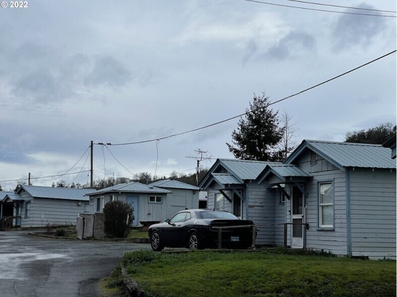 More Photos Of 230 NW Main St, Winston Trailer Camper Park For Sale