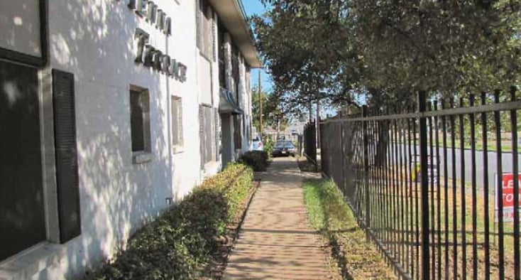 More Photos Of 150 S Main St, Euless Dormitory For Sale