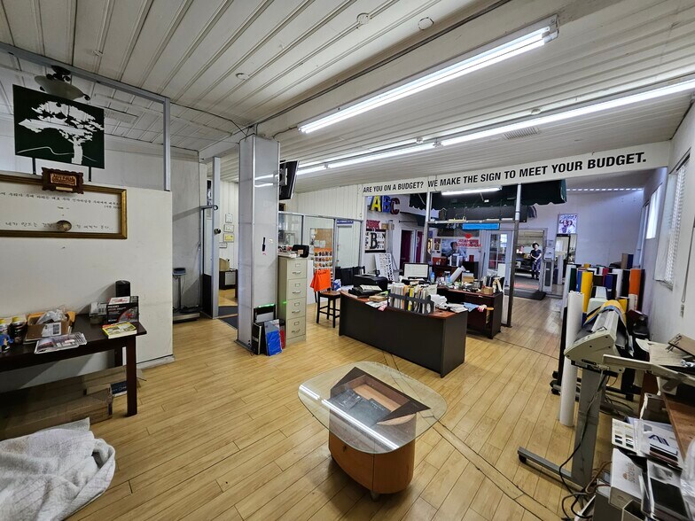 More Photos Of 4922 S Figueroa St, Los Angeles Storefront For Sale
