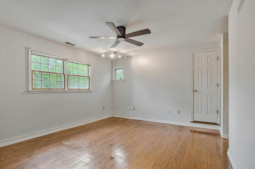 More Photos Of 6285 Shady Side Rd, Shady Side General Retail For Sale