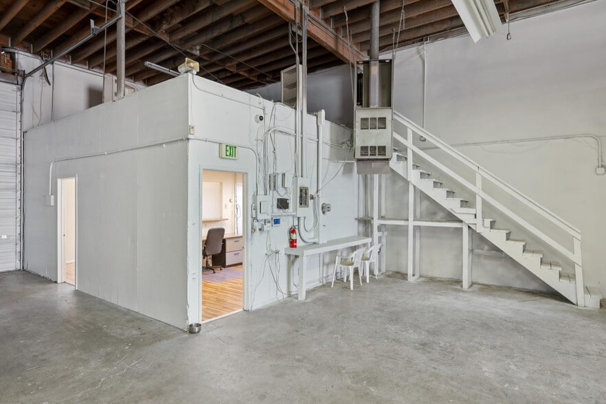 More Photos Of 2475 Bluebell Dr, Santa Rosa Industrial For Lease