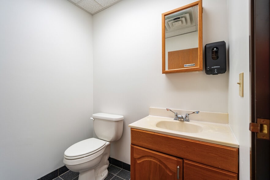 More Photos Of 171 Green Meadows Dr S, Lewis Center Office Residential For Lease